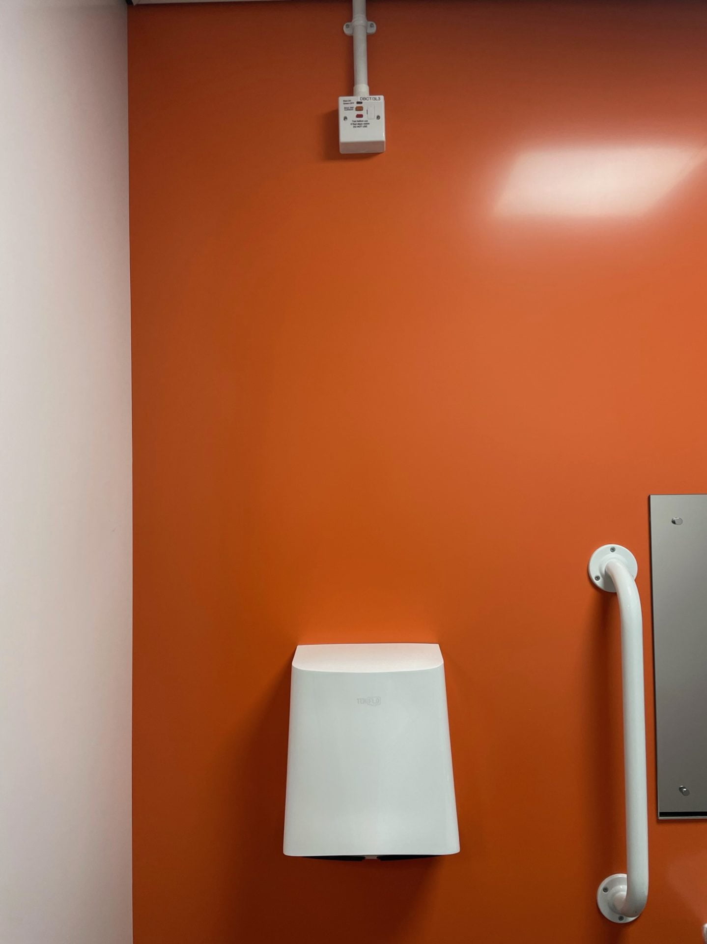 Back of House Facilities AC ELECTRICAL 4U LTD